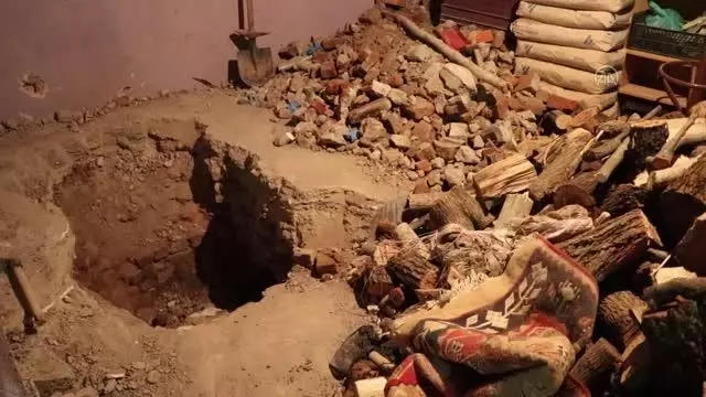 Kayıp iki kişinin cesedi bir evin tandırında gömülü bulundu Kayıp iki kişinin cesedi bir evin tandırında gömülü bulundu