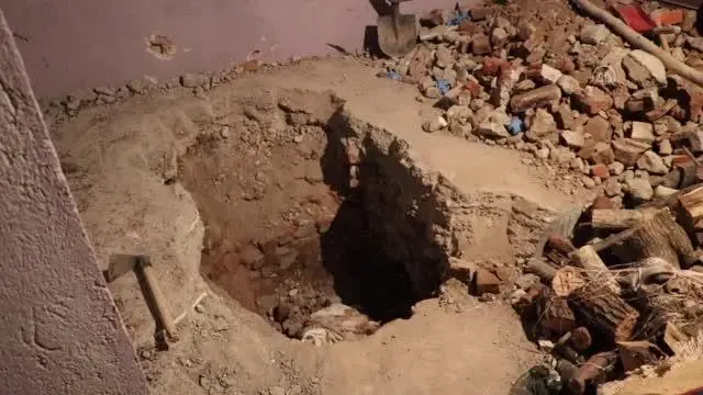 Kayıp iki kişinin cesedi bir evin tandırında gömülü bulundu Kayıp iki kişinin cesedi bir evin tandırında gömülü bulundu