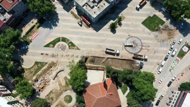 Kestel Meydanı için ilk kepçeyi başkan Tanır vurdu