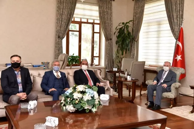 Türkiye-Irak Sanayicileri ve İş İnsanları Derneği Genel Başkanı Kılıç, Vali Karadeniz'i Ziyaret Etti Türkiye-Irak Sanayicileri ve İş İnsanları Derneği Genel Başkanı Kılıç, Vali Karadeniz'i Ziyaret Etti