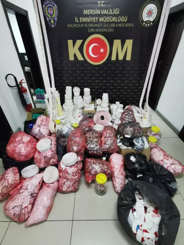 Mersin'de eski ürünlerden sökülen tütün ve makaron bandrolleri ele geçirildi Mersin'de eski ürünlerden sökülen tütün ve makaron bandrolleri ele geçirildi