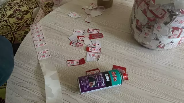 Mersin'de eski ürünlerden sökülen tütün ve makaron bandrolleri ele geçirildi Mersin'de eski ürünlerden sökülen tütün ve makaron bandrolleri ele geçirildi