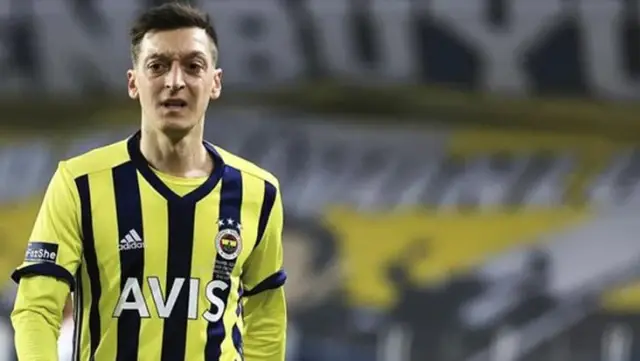 Mesut Özil, EURO 2020 karmasında Türkiye'den yalnızca 1 futbolcuya as takımda yer verdi Mesut Özil, EURO 2020 karmasında Türkiye'den yalnızca 1 futbolcuya as takımda yer verdi
