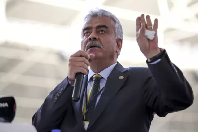 MKE Ankaragücü Olağan Genel Kurulu'nda başkan adayları Koca ve Akyüz açıklamalarda bulundu MKE Ankaragücü Olağan Genel Kurulu'nda başkan adayları Koca ve Akyüz açıklamalarda bulundu