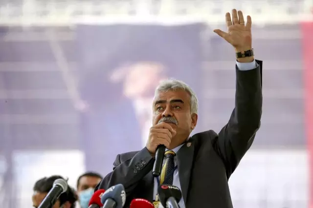 MKE Ankaragücü Olağan Genel Kurulu'nda başkan adayları Koca ve Akyüz açıklamalarda bulundu MKE Ankaragücü Olağan Genel Kurulu'nda başkan adayları Koca ve Akyüz açıklamalarda bulundu
