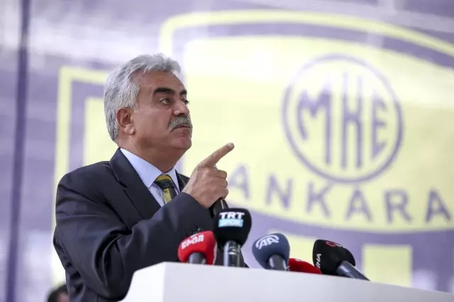 MKE Ankaragücü Olağan Genel Kurulu'nda başkan adayları Koca ve Akyüz açıklamalarda bulundu MKE Ankaragücü Olağan Genel Kurulu'nda başkan adayları Koca ve Akyüz açıklamalarda bulundu