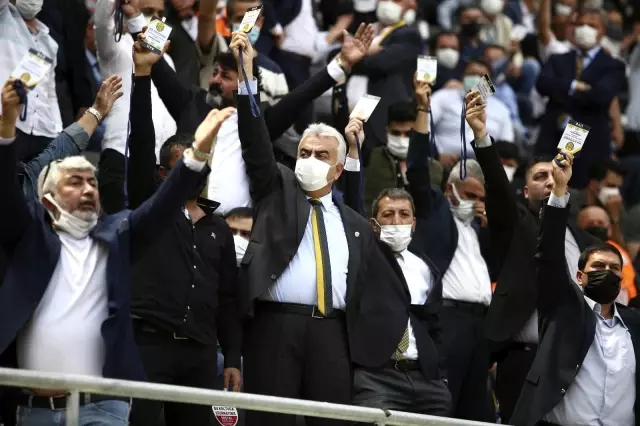 MKE Ankaragücü Olağan Genel Kurulu'nda başkan adayları Koca ve Akyüz açıklamalarda bulundu MKE Ankaragücü Olağan Genel Kurulu'nda başkan adayları Koca ve Akyüz açıklamalarda bulundu
