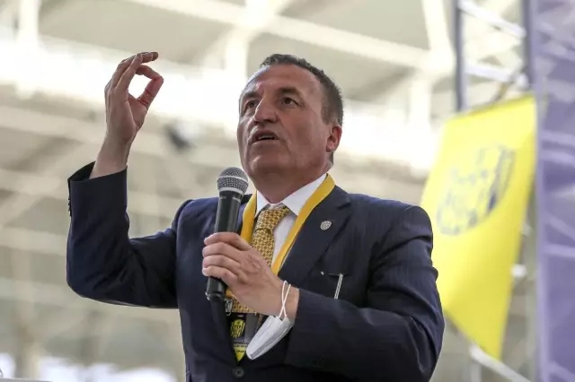 MKE Ankaragücü Olağan Genel Kurulu'nda başkan adayları Koca ve Akyüz açıklamalarda bulundu MKE Ankaragücü Olağan Genel Kurulu'nda başkan adayları Koca ve Akyüz açıklamalarda bulundu