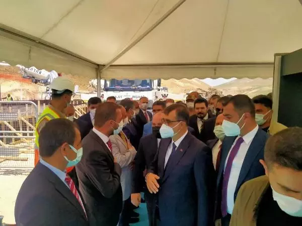 Mollakara'da 20 ton altın ile 3,5 ton gümüşü çıkaracak tesisin temeli atıldı Mollakara'da 20 ton altın ile 3,5 ton gümüşü çıkaracak tesisin temeli atıldı