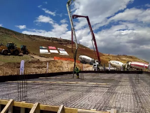 Mollakara'da 20 ton altın ile 3,5 ton gümüşü çıkaracak tesisin temeli atıldı Mollakara'da 20 ton altın ile 3,5 ton gümüşü çıkaracak tesisin temeli atıldı