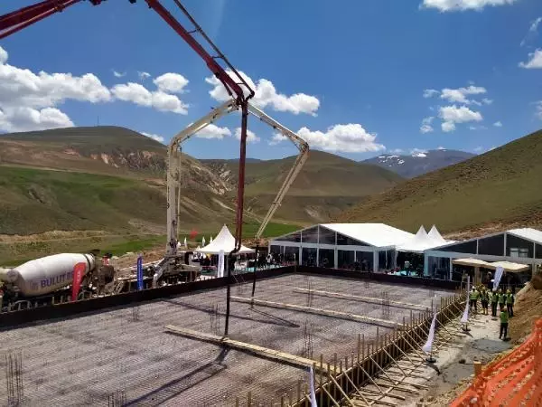 Mollakara'da 20 ton altın ile 3,5 ton gümüşü çıkaracak tesisin temeli atıldı Mollakara'da 20 ton altın ile 3,5 ton gümüşü çıkaracak tesisin temeli atıldı