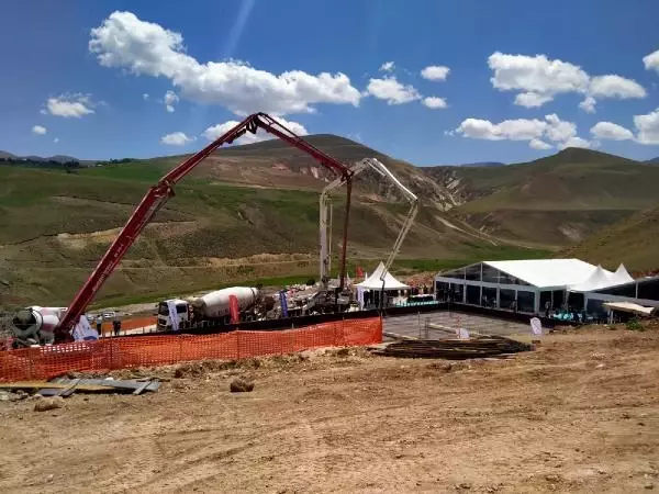 Mollakara'da 20 ton altın ile 3,5 ton gümüşü çıkaracak tesisin temeli atıldı Mollakara'da 20 ton altın ile 3,5 ton gümüşü çıkaracak tesisin temeli atıldı
