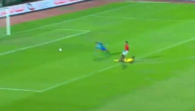 Mostafa Mohamed, Mısır Milli Takımı formasıyla attığı 2 golle maça damga vurdu Mostafa Mohamed, Mısır Milli Takımı formasıyla attığı 2 golle maça damga vurdu