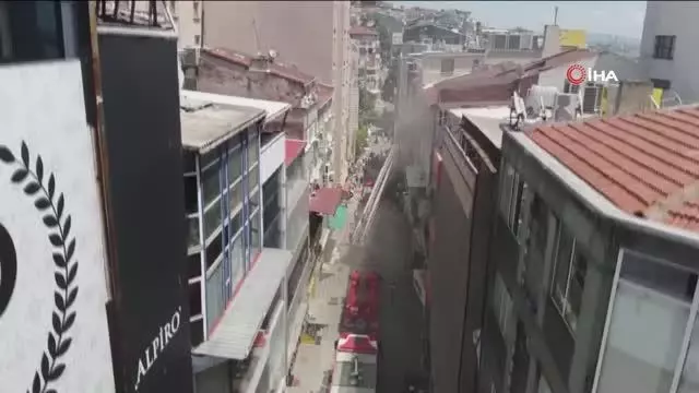 Fatih'te otelde korkutan yangın Fatih'te otelde korkutan yangın