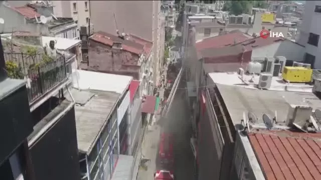 Fatih'te otelde korkutan yangın Fatih'te otelde korkutan yangın
