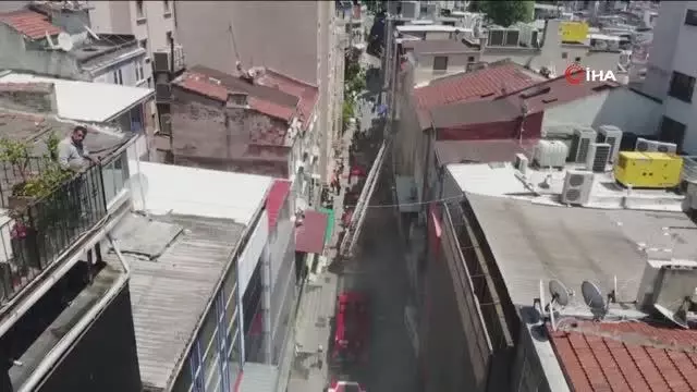 Fatih'te otelde korkutan yangın Fatih'te otelde korkutan yangın