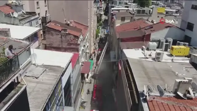 Fatih'te otelde korkutan yangın Fatih'te otelde korkutan yangın