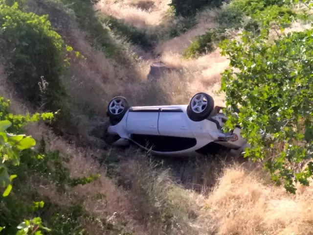 Siirt'te bir araç şarampole devrildi: 3 yaralı Siirt'te bir araç şarampole devrildi: 3 yaralı