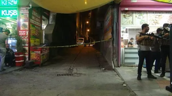 Şanlıurfa'da fuhuş ihbarına giden ekiplere ateş açıldı: 2 polis yaralı Şanlıurfa'da fuhuş ihbarına giden ekiplere ateş açıldı: 2 polis yaralı