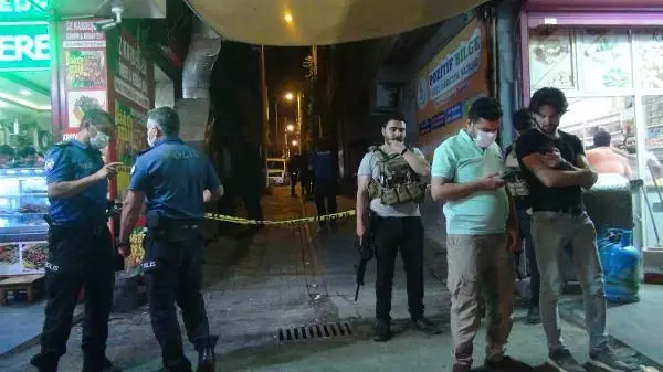 Şanlıurfa'da fuhuş ihbarına giden ekiplere ateş açıldı: 2 polis yaralı Şanlıurfa'da fuhuş ihbarına giden ekiplere ateş açıldı: 2 polis yaralı