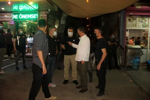Şanlıurfa'da sivil araçtaki polislere silahlı saldırı Şanlıurfa'da sivil araçtaki polislere silahlı saldırı