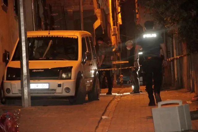 Şanlıurfa'da sivil araçtaki polislere silahlı saldırı Şanlıurfa'da sivil araçtaki polislere silahlı saldırı