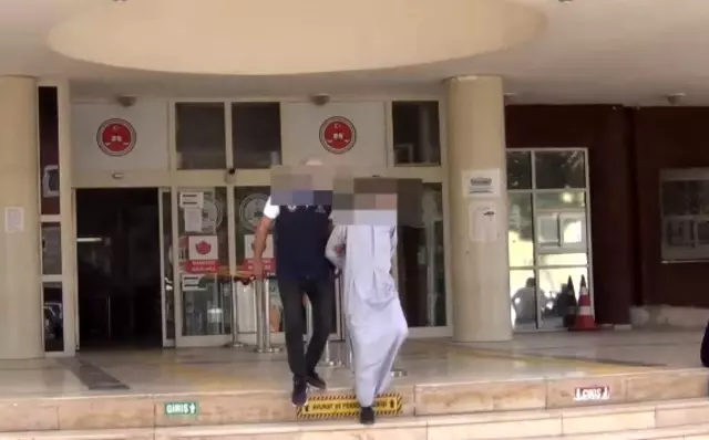 Şanlıurfa'da yakalanan DEAŞ'ın arabulucusu tutuklandı Şanlıurfa'da yakalanan DEAŞ'ın arabulucusu tutuklandı