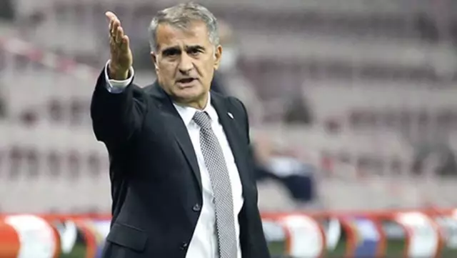 Şenol Güneş basın toplantısından önce ateşi 4 kez ölçülmeye çalışılınca küplere bindi Şenol Güneş basın toplantısından önce ateşi 4 kez ölçülmeye çalışılınca küplere bindi