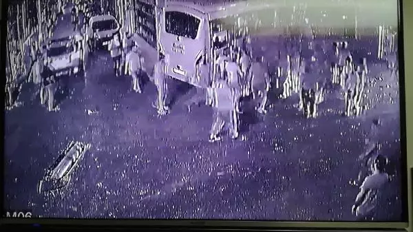 Son dakika haberleri! SERVİS MİDİBÜSÜNÜN MOBİLYA MAĞAZASINA GİRDİĞİ KAZA KAMERADA Son dakika haberleri! SERVİS MİDİBÜSÜNÜN MOBİLYA MAĞAZASINA GİRDİĞİ KAZA KAMERADA