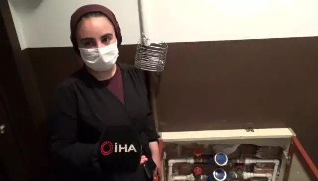 Sultangazi'de bulunan bir apartmanın su saatleri çalındı Sultangazi'de bulunan bir apartmanın su saatleri çalındı