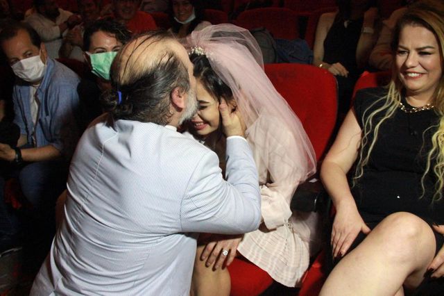 tiyatro salonunda oyuncudan surpriz evlilik 5 14190948 o