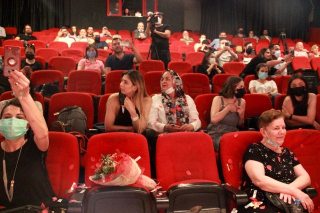 tiyatro salonunda oyuncudan surpriz evlilik 9 14190948 o