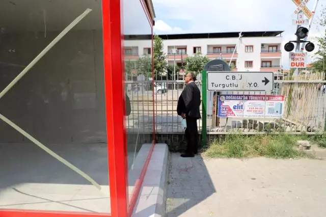 Turgutlu İstasyonaltı Mahallesi yeni bekleme durağına kavuştu Turgutlu İstasyonaltı Mahallesi yeni bekleme durağına kavuştu