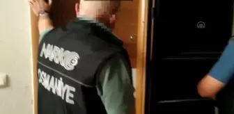 Sentetik Uyuşturucu: Uyuşturucu sattıkları iddiasıyla yakalanan 4 zanlıdan 3'ü tutuklandı Sentetik Uyuşturucu: Uyuşturucu sattıkları iddiasıyla yakalanan 4 zanlıdan 3'ü tutuklandı