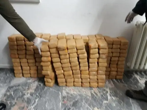 ÇORUM'DA UYUŞTURUCU TİCARETİNDE 3 SANIĞA 90 YIL HAPİS ÇORUM'DA UYUŞTURUCU TİCARETİNDE 3 SANIĞA 90 YIL HAPİS