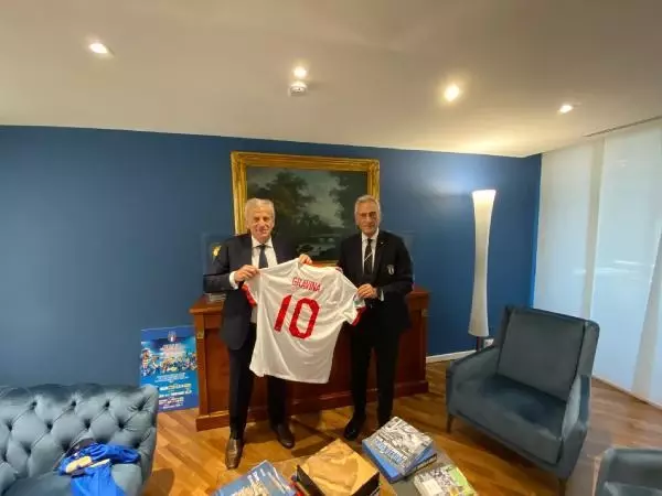 Yardımcı'dan İtalya Futbol Federasyonu Başkanı Gravina'ya ziyaret Yardımcı'dan İtalya Futbol Federasyonu Başkanı Gravina'ya ziyaret