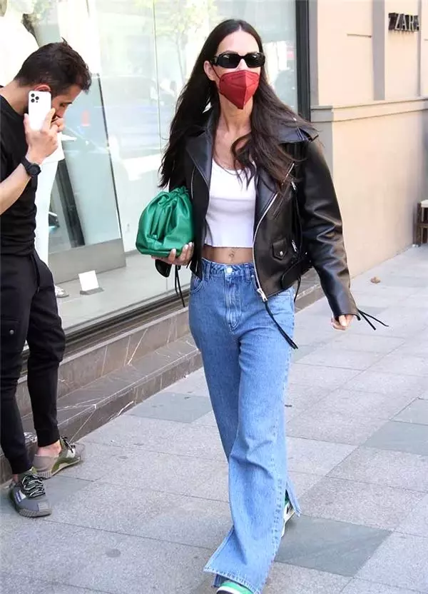 Yasemin'in ağzı kulaklarında Yasemin'in ağzı kulaklarında