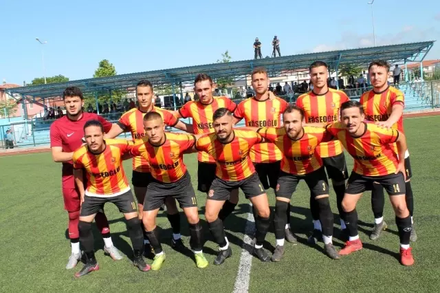 Yeşil saha boks ringine döndü Yeşil saha boks ringine döndü