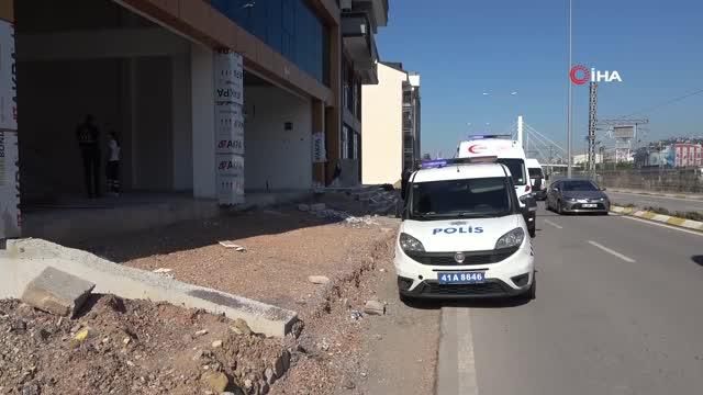 yoldan gecen vatandaslar gordu iple asilmis h 14190767 o