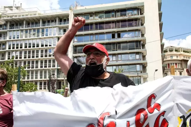 Yunanistan'da yeni çalışma yasasına karşı genel grevSendikalar: 'Perşembe günkü genel grev sadece başlangıç' Yunanistan'da yeni çalışma yasasına karşı genel grevSendikalar: 'Perşembe günkü genel grev sadece başlangıç'