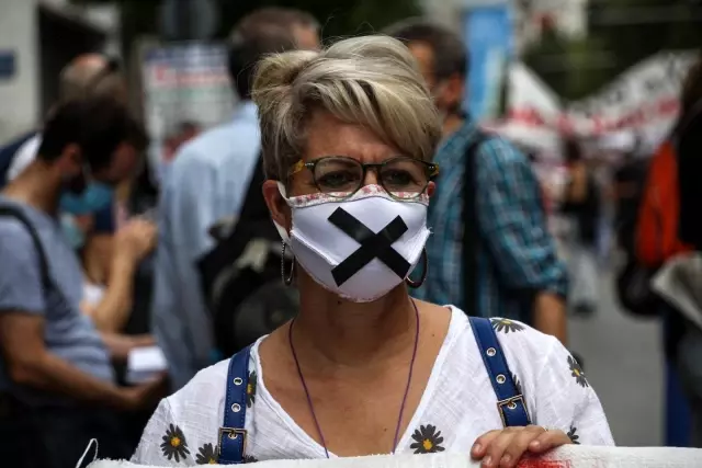 Yunanistan'da yeni çalışma yasasına karşı genel grevSendikalar: 'Perşembe günkü genel grev sadece başlangıç' Yunanistan'da yeni çalışma yasasına karşı genel grevSendikalar: 'Perşembe günkü genel grev sadece başlangıç'