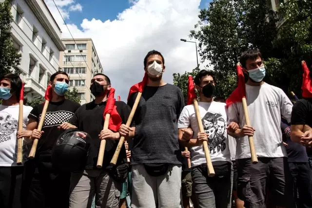 Yunanistan'da yeni çalışma yasasına karşı genel grevSendikalar: 'Perşembe günkü genel grev sadece başlangıç' Yunanistan'da yeni çalışma yasasına karşı genel grevSendikalar: 'Perşembe günkü genel grev sadece başlangıç'