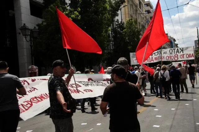 Yunanistan'da yeni çalışma yasasına karşı genel grevSendikalar: 'Perşembe günkü genel grev sadece başlangıç' Yunanistan'da yeni çalışma yasasına karşı genel grevSendikalar: 'Perşembe günkü genel grev sadece başlangıç'