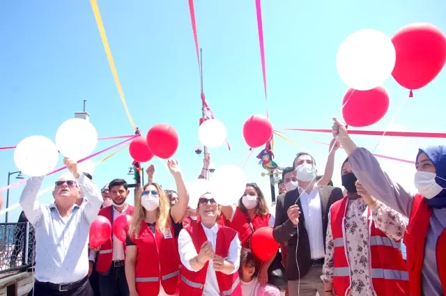 153. yıl kırmızı-beyaz balonlara kutlandı 153. yıl kırmızı-beyaz balonlara kutlandı