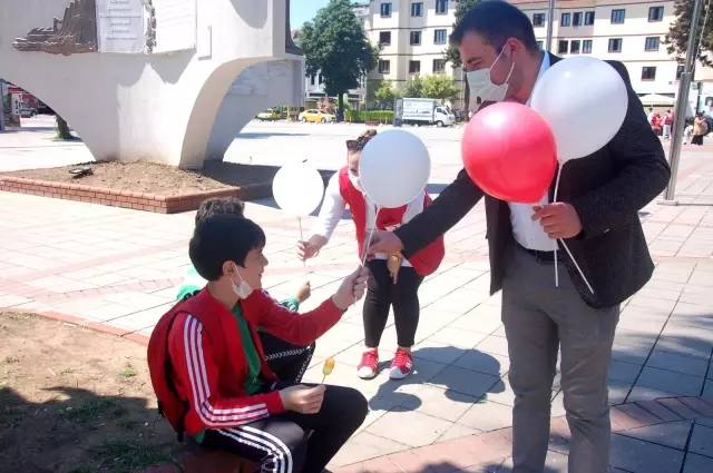 153. yıl kırmızı-beyaz balonlara kutlandı 153. yıl kırmızı-beyaz balonlara kutlandı