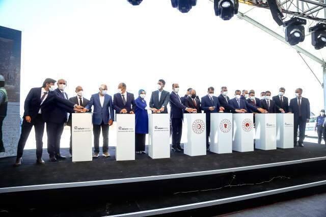 2 milyon kişinin ihtiyacını karşılayacak Türkiye'nin en büyük güneş enerji santralinin temeli atıldı 2 milyon kişinin ihtiyacını karşılayacak Türkiye'nin en büyük güneş enerji santralinin temeli atıldı