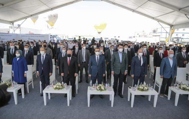 2 milyon kişinin ihtiyacını karşılayacak Türkiye'nin en büyük güneş enerji santralinin temeli atıldı 2 milyon kişinin ihtiyacını karşılayacak Türkiye'nin en büyük güneş enerji santralinin temeli atıldı