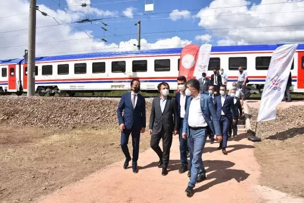 Sivas-Malatya arasındaki Demiriz Tren İstasyonunda şehit edilen 8 kişi törenle anıldı Sivas-Malatya arasındaki Demiriz Tren İstasyonunda şehit edilen 8 kişi törenle anıldı