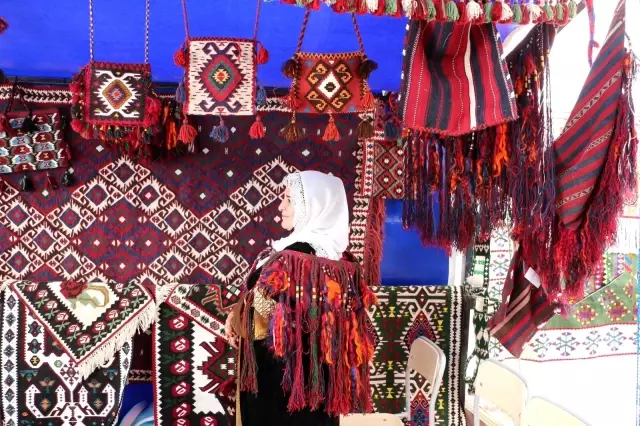 3 ayda yaptıkları kilimlerin tanesini 10 bin liradan satışa sunuyorlar 3 ayda yaptıkları kilimlerin tanesini 10 bin liradan satışa sunuyorlar