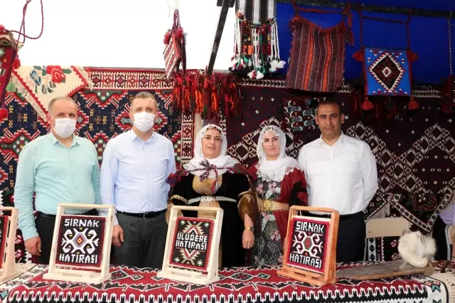 3 ayda yaptıkları kilimlerin tanesini 10 bin liradan satışa sunuyorlar 3 ayda yaptıkları kilimlerin tanesini 10 bin liradan satışa sunuyorlar